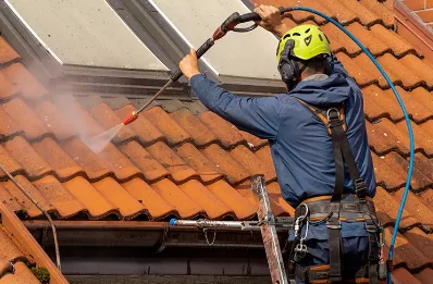 Démoussage et hydrofuge de toiture à Saorge
